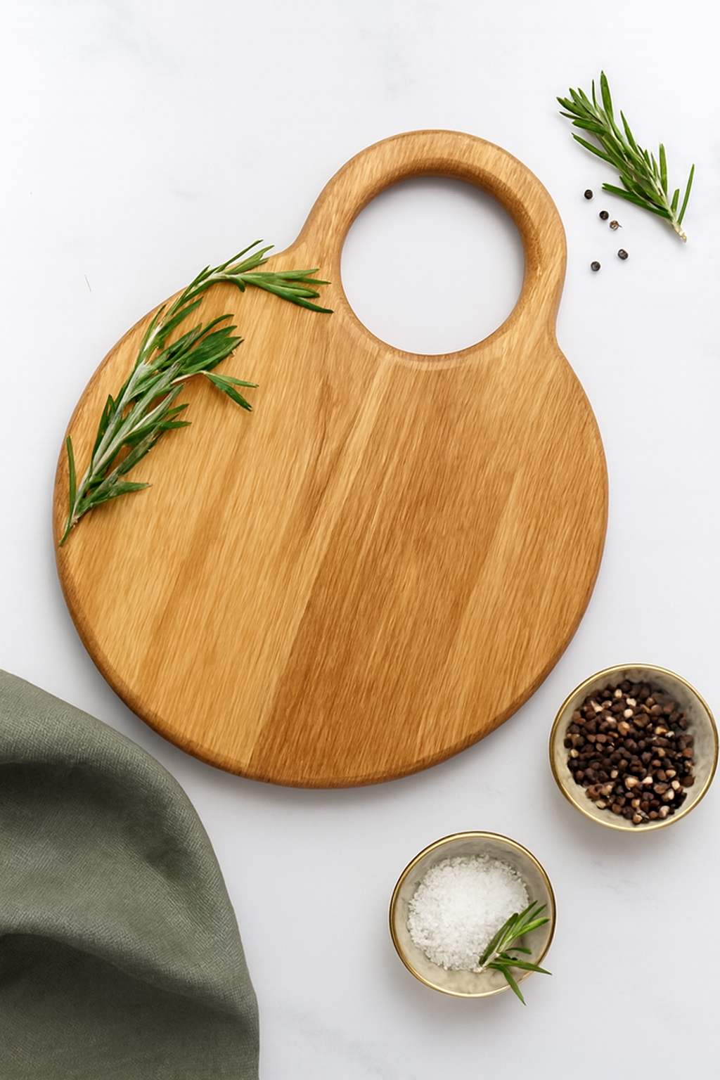 Round Wooden Cutting Board with Handle